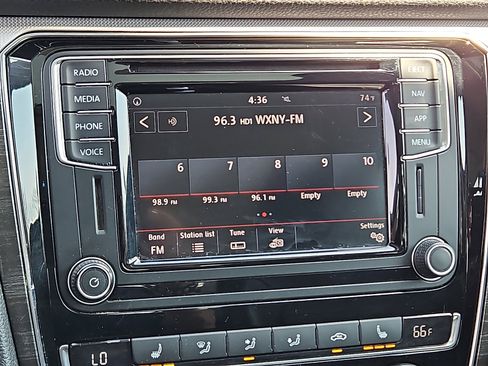 Used 2018 Volkswagen Passat 2.0T SEL Premium image 18