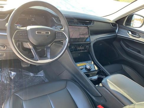 Certified 2023 Jeep Grand Cherokee Limited w/ Black Appearance Package image 18