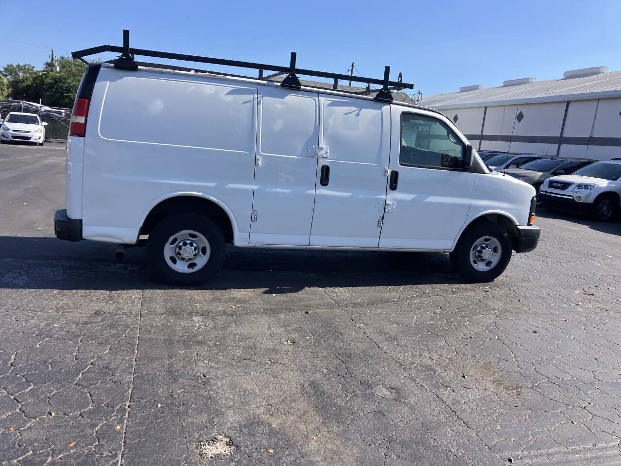 Used 2010 Chevrolet Express 2500 RWD image 15