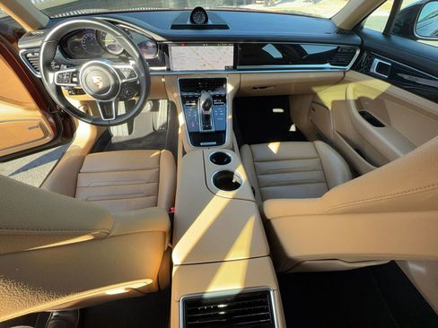 Used 2018 Porsche Panamera 4 image 34