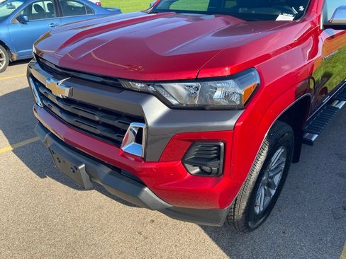 Used 2024 Chevrolet Colorado LT w/ LT Convenience Package II RWD image 15