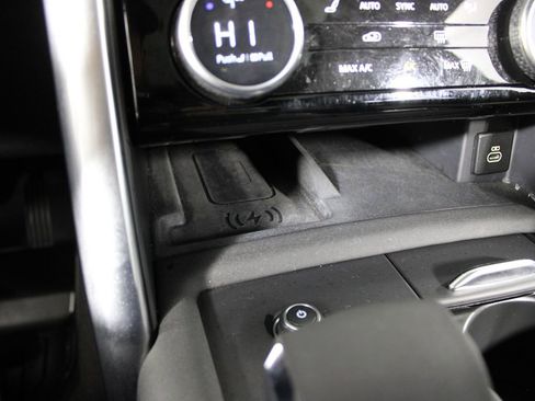 Used 2022 Land Rover Discovery S image 21