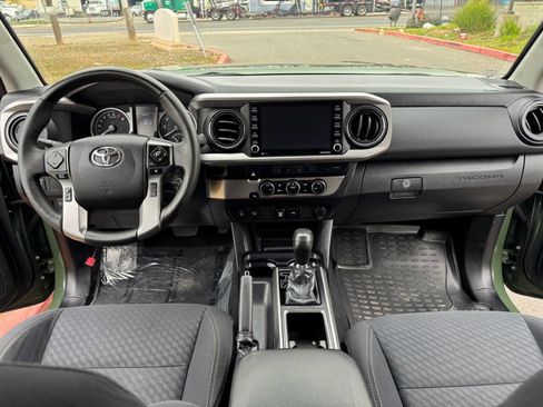 Used 2021 Toyota Tacoma SR5 w/ Trail Edition image 13