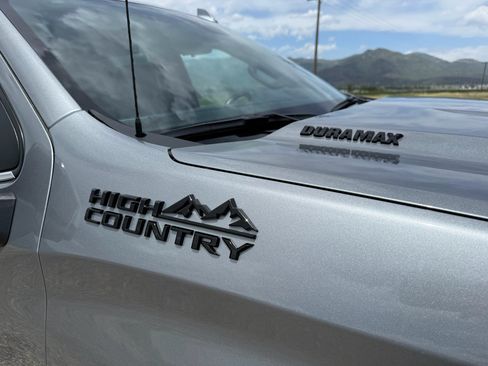 Used 2023 Chevrolet Silverado 1500 High Country w/ Technology Package AWD/4WD image 11