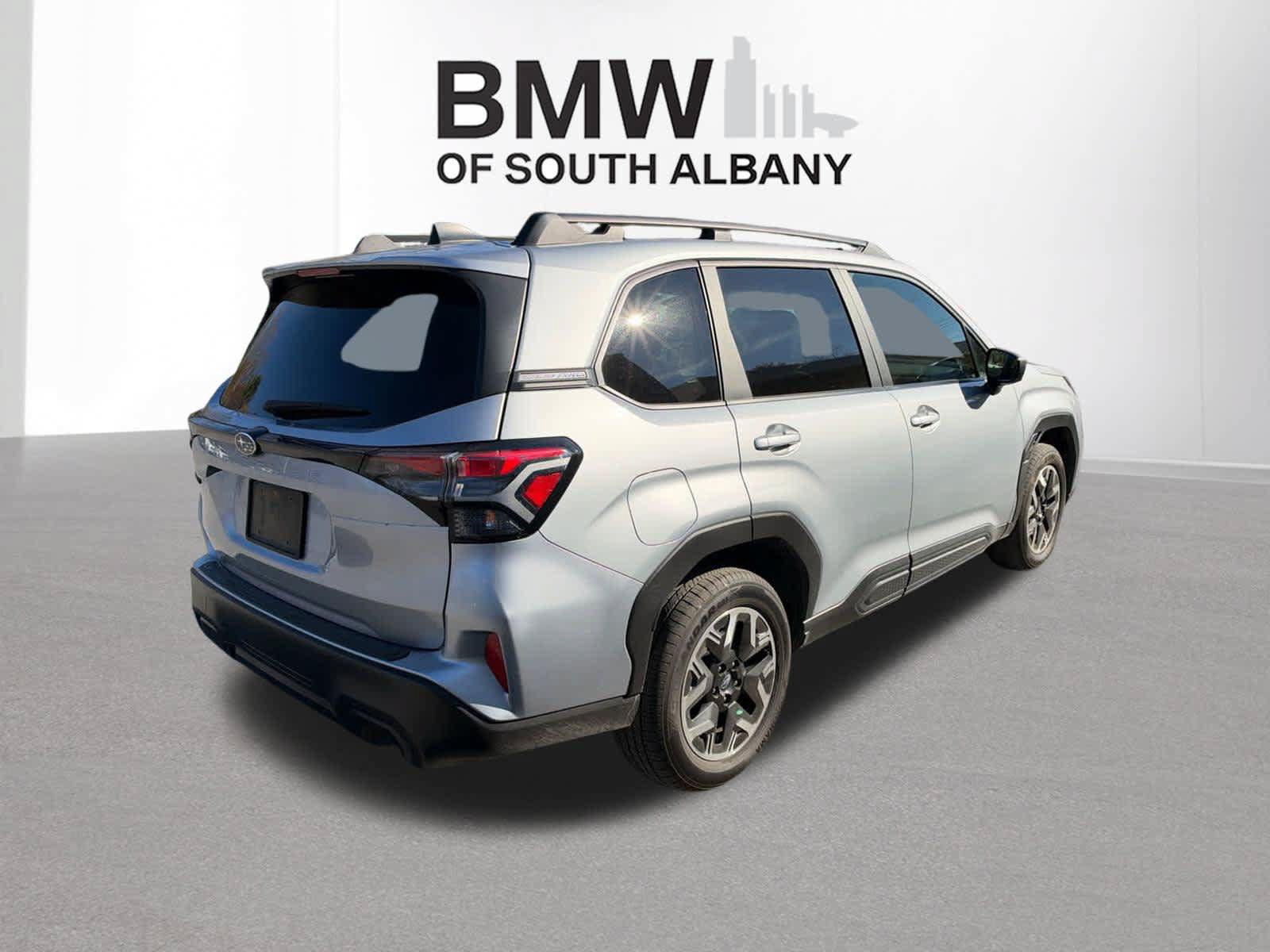 Used 2025 Subaru Forester Premium AWD/4WD image 5