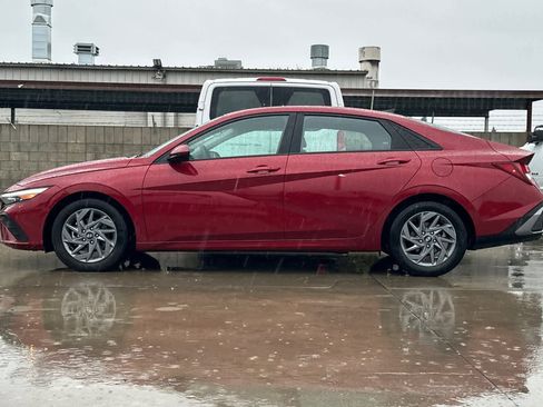 Used 2024 Hyundai Elantra SEL image 6