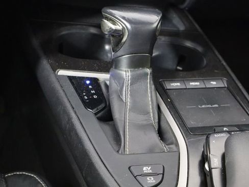 Used 2019 Lexus UX 250h w/ Premium Package AWD/4WD image 28