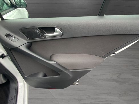 Used 2017 Volkswagen Tiguan S image 32