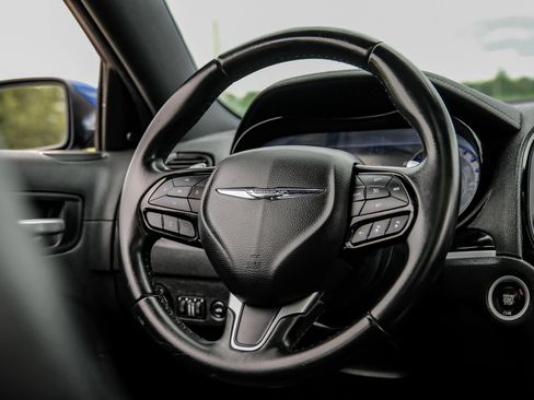 Used 2018 Chrysler 300 S w/ 300S Premium Group RWD image 20