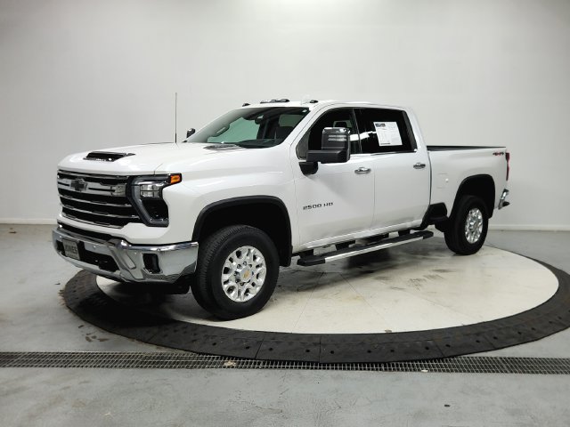Used 2024 Chevrolet Silverado 2500 LTZ w/ LTZ Convenience Package AWD/4WD image 4