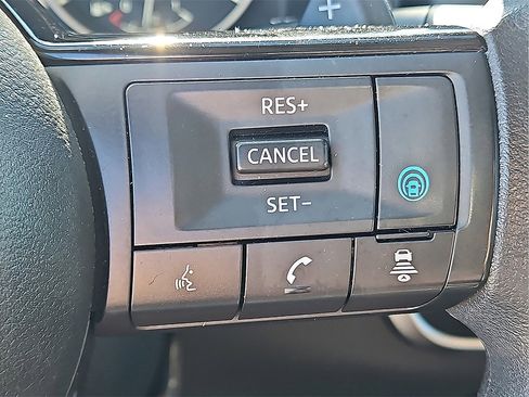 Used 2023 Nissan Rogue SV image 25