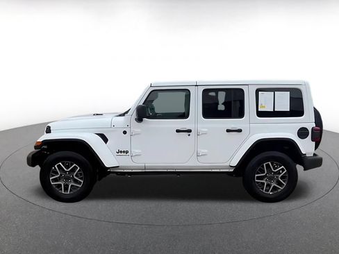 Used 2025 Jeep Wrangler Unlimited Sahara AWD/4WD image 10