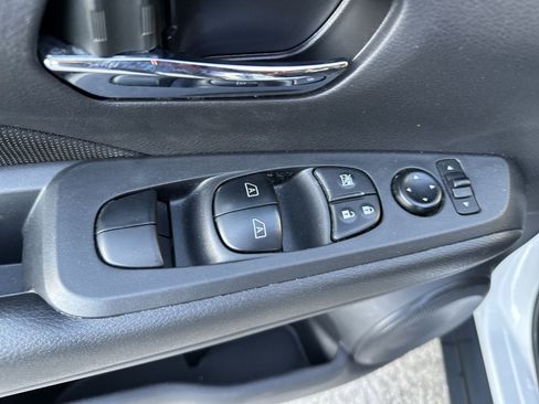 Used 2023 Nissan Kicks SV image 15