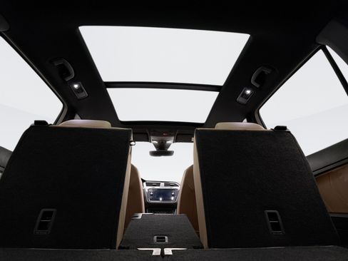 Used 2024 Volkswagen Tiguan SE R-Line image 18