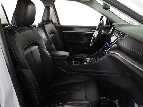 Used 2023 Jeep Grand Cherokee L Limited w/ Black Appearance Package image 20