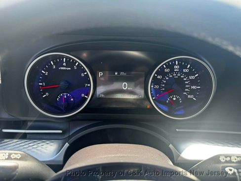 Used 2024 Kia Carnival LX FWD image 16