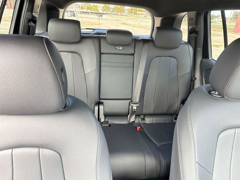 Used 2024 Mercedes-Benz GLB 250 4MATIC image 33