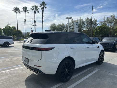 Used 2025 Land Rover Range Rover Sport Dynamic SE image 3