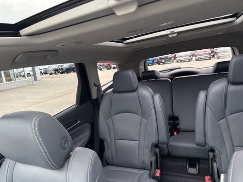 Used 2019 Buick Enclave Premium w/ Experience Buick Package image 23