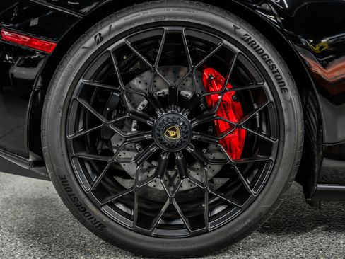 Used 2021 Lamborghini Huracan STO image 40
