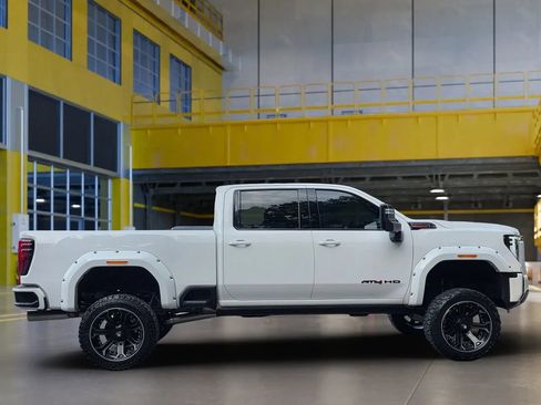 Used 2024 GMC Sierra 2500 AT4 w/ AT4 Premium Plus Package AWD/4WD image 7