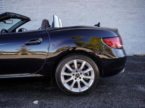 Used 2019 Mercedes-Benz SLC 300 image 15