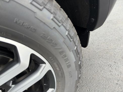 New 2025 Ford Ranger Lariat w/ FX4 Off-Road Package image 18