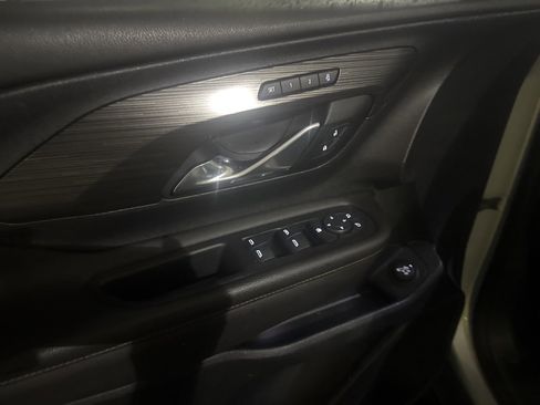 Used 2021 GMC Terrain SLT w/ Elevation Edition image 16