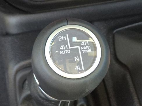 Used 2025 Jeep Gladiator Rubicon AWD/4WD image 17