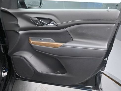 Used 2023 GMC Acadia SLE w/ Driver Convenience Package FWD image 26