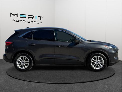 Used 2020 Ford Escape SE image 10