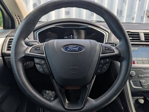 Used 2019 Ford Fusion SE FWD image 25