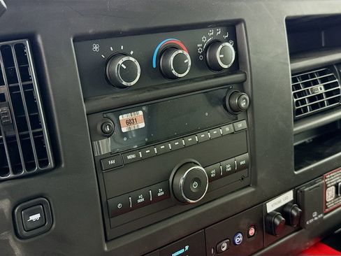 New 2025 GMC Savana 3500 w/ Power Convenience Package RWD image 16