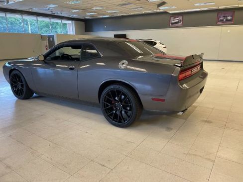 Used 2014 Dodge Challenger SXT RWD image 6