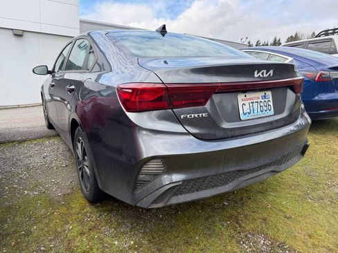 Used 2022 Kia Forte LXS w/ LXS Technology Package image 2