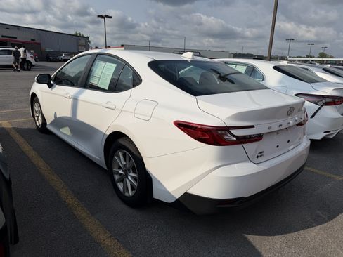 Used 2025 Toyota Camry LE AWD/4WD image 5