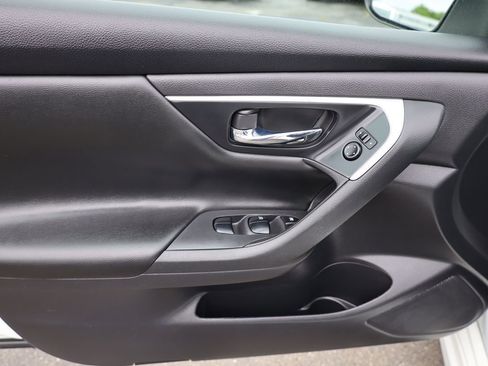 Used 2017 Nissan Altima 2.5 S w/ Power Driver Seat Package FWD image 9