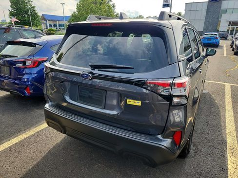 Used 2025 Subaru Forester Premium AWD/4WD image 5