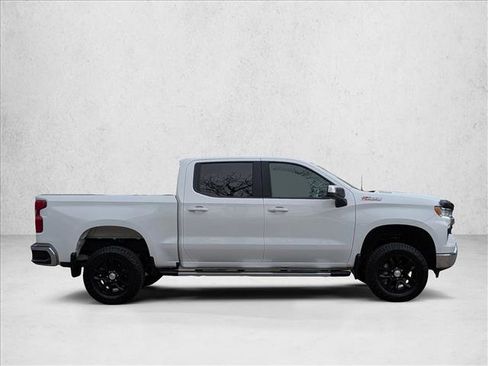 Used 2023 Chevrolet Silverado 1500 LT w/ Z71 Off-Road Package AWD/4WD image 4