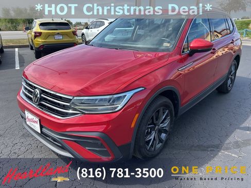 Used 2023 Volkswagen Tiguan SE image 1