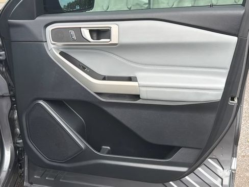 Used 2021 Ford Explorer XLT w/ Equipment Group 202A RWD image 16