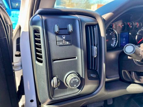 Used 2018 Chevrolet Silverado 1500 Custom w/ Custom Value Package image 25