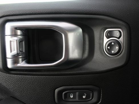 Used 2020 Jeep Gladiator Overland image 14