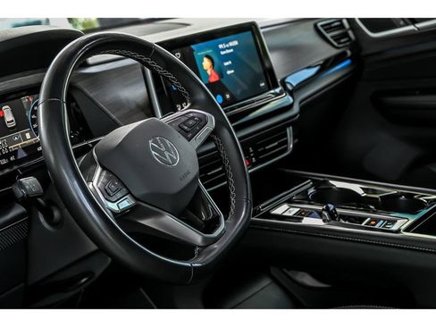 Used 2024 Volkswagen Atlas SEL image 16