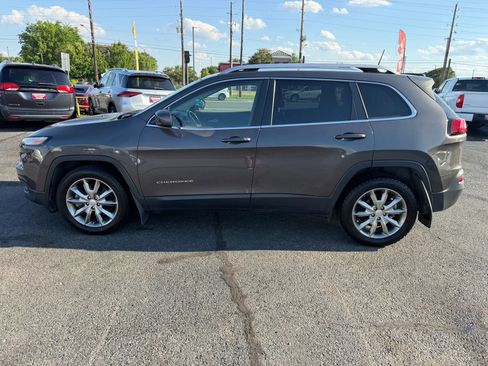 Used 2018 Jeep Cherokee Limited FWD image 17