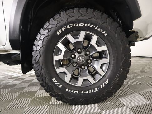Used 2019 Toyota Tacoma TRD Off-Road image 33