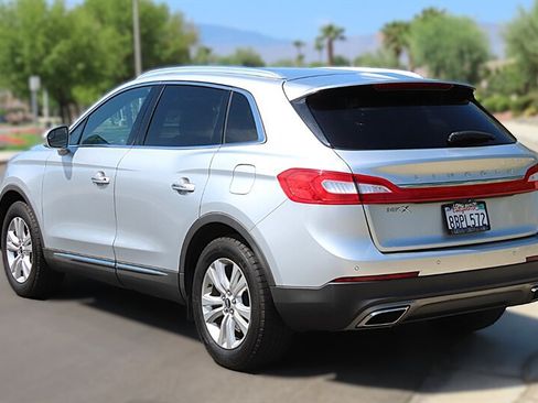 Used 2017 Lincoln MKX Premiere FWD image 4