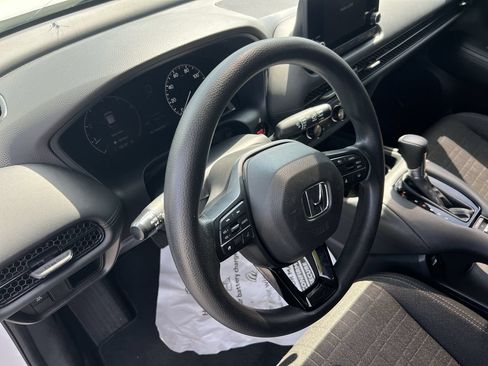 Used 2023 Honda HR-V LX image 18