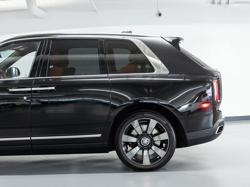 Certified 2024 Rolls-Royce Cullinan AWD/4WD image 19
