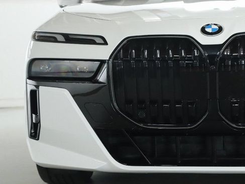 Used 2026 BMW 740i xDrive AWD/4WD image 43